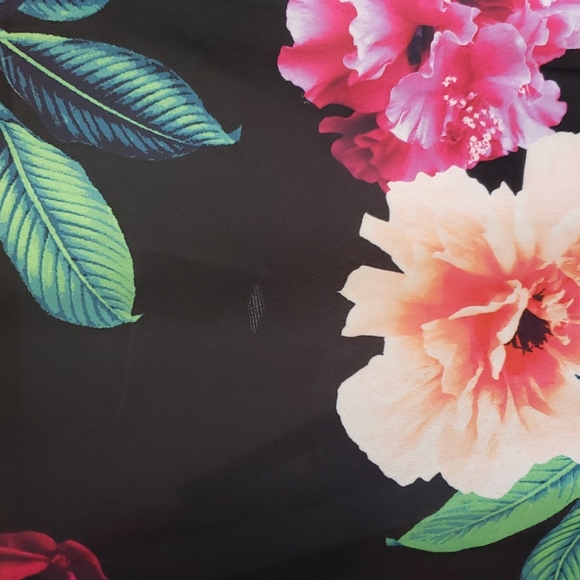 Lolas Room Sheer Ruche Front Crop Floral Blouse Sm - Picture 8 of 9